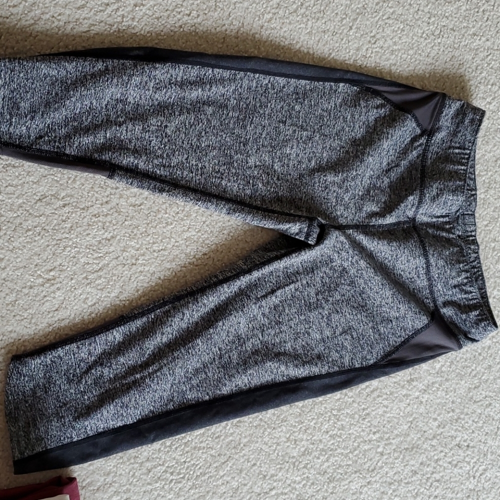 Oiselle Lesley 1/2 Length Running Tights